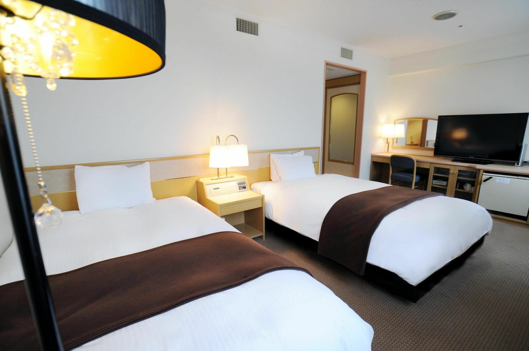Oita Regal Hotel Bagian luar foto